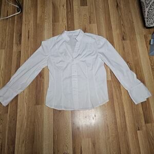 Express Design Studio White Fitted Button-Front V-Neck Tailored Shirt | Size L